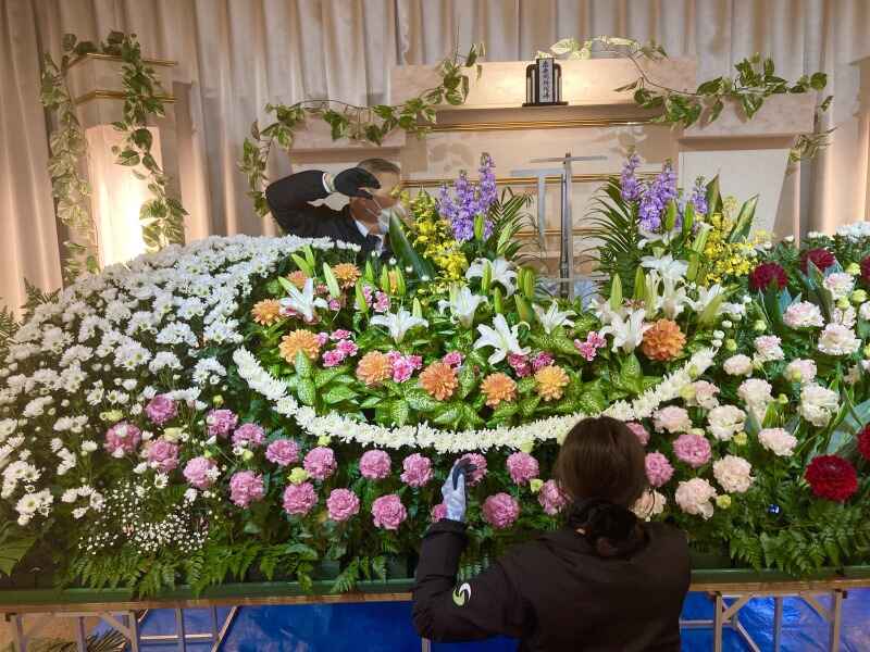 入社して半年～1年ほどで祭壇に挑戦◎