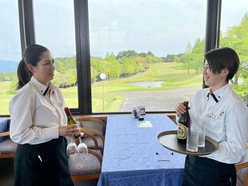 ＜時給1200円～＞ブランクあり歓迎♪未経験OK！レストランホール(フード・飲食,裾野市)のイメージ画像