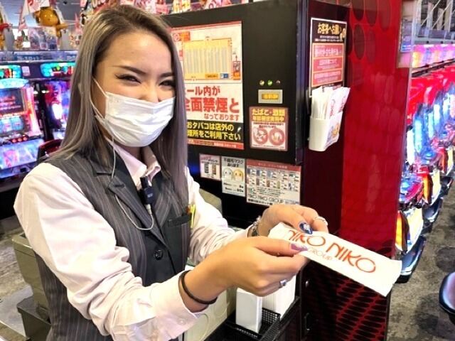 スロットは重いものの持ち運びナシ！女性も活躍中＊/ホール他(サービス,寝屋川市)のイメージ画像