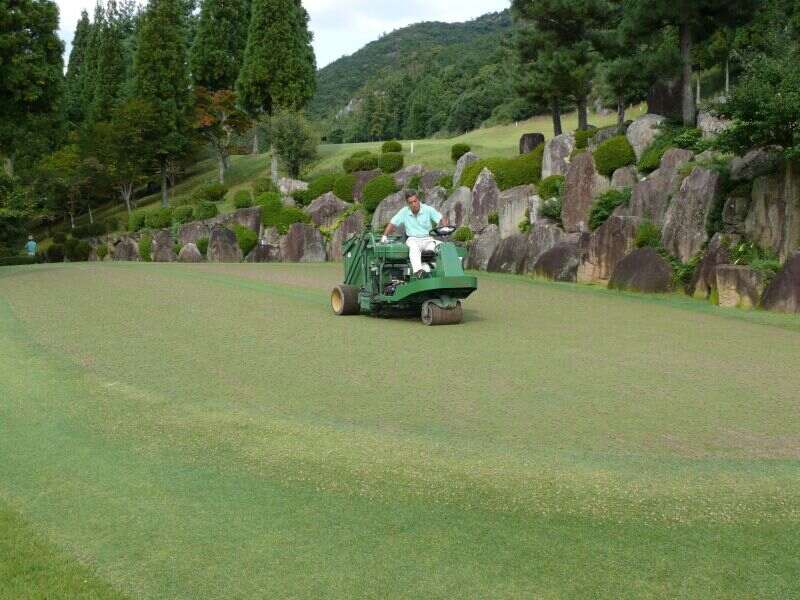 ＜コース管理＞ゴルフ場の顔であるコースのメンテナンスのお仕事(サービス,加東市)のイメージ画像