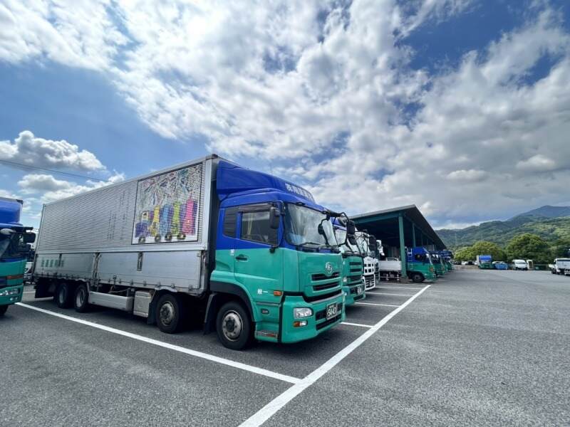 ドライバーだって休みと両立して働けます◎1人1台専用車◎大型