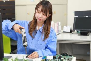 ドライバーでネジ締めなど*組立★完全室内/空調完備*土日祝休み(工場・製造,久世郡久御山町)のイメージ画像